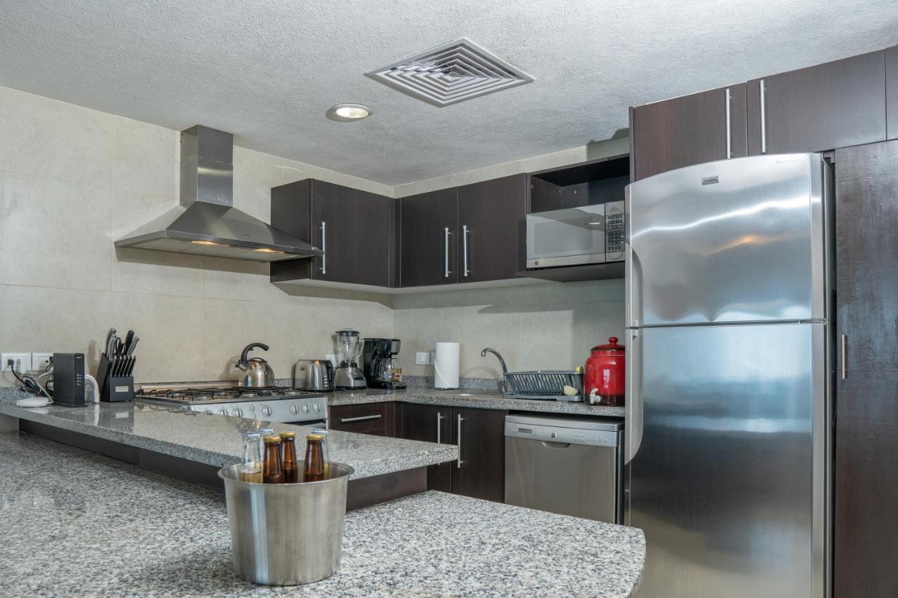 Ocean Front Condo Sleeps 4 Adults-Grand Venetian T3000-1606 Puerto Vallarta Buitenkant foto