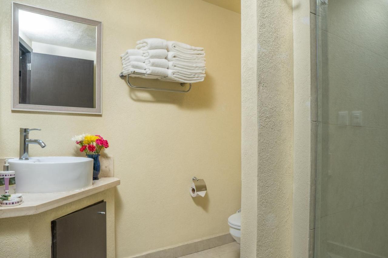 Ocean Front Condo Sleeps 4 Adults-Grand Venetian T3000-1606 Puerto Vallarta Buitenkant foto