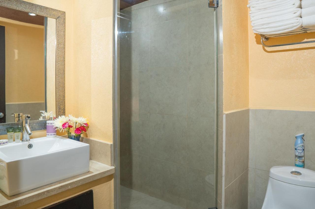 Ocean Front Condo Sleeps 4 Adults-Grand Venetian T3000-1606 Puerto Vallarta Buitenkant foto