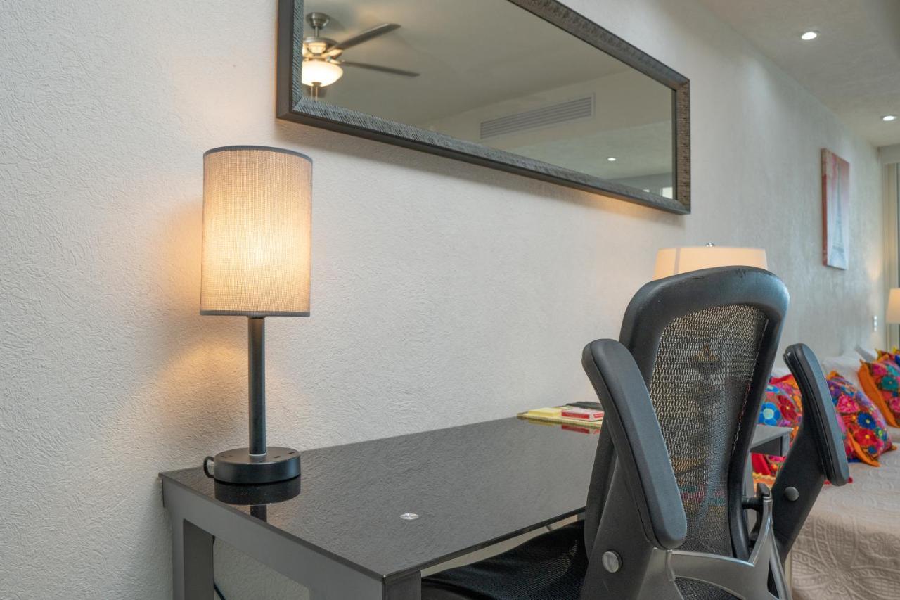 Ocean Front Condo Sleeps 4 Adults-Grand Venetian T3000-1606 Puerto Vallarta Buitenkant foto